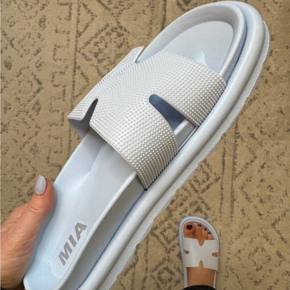 MIA BERTINI WOMENS SANDALS NWT light blue